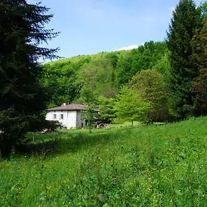 Hébergement de vacances Le Pidro - A Family House With Private Stream And Woodland