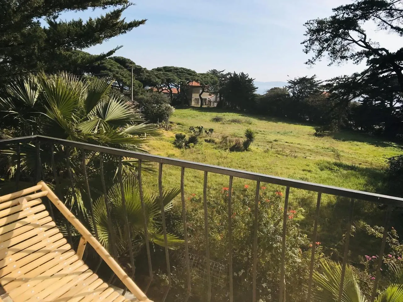 Hotel Almanarre Plage - Hotel Eco-Responsable Face A La Mer Hyeres